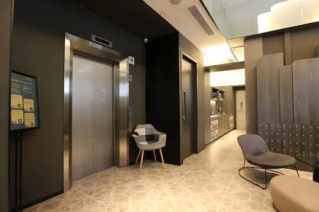ST Signature Jalan Besar, 8 hours: 12am - 8am - SG Clean - Lobi