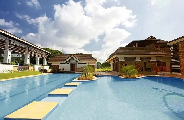 Sta. Maria Homes at One Oasis Cebu Condo - Havuz
