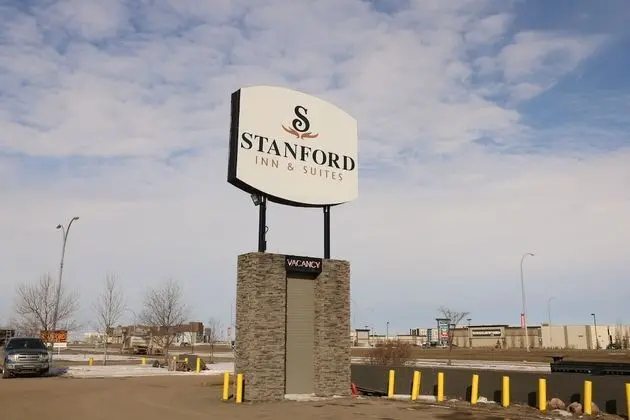 Stanford Inn & Suites - Dış Mekan