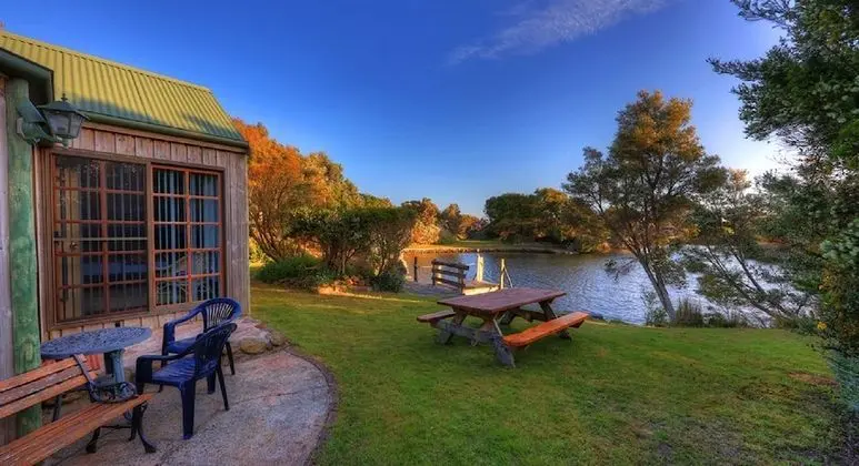 Stanley Lakeside Spa Cabins - Dış Mekan