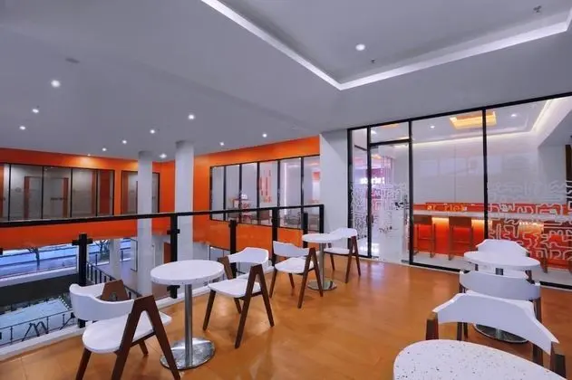 Starlet Hotel BSD City - CHSE Certified - Yerinde Yemek