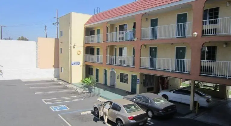 Starlight Inn Valley Boulevard - 1