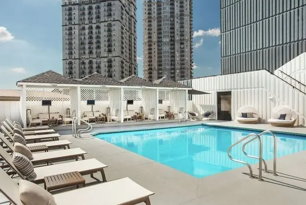 The Starling Atlanta Midtown, Curio Collection by Hilton - Havuz