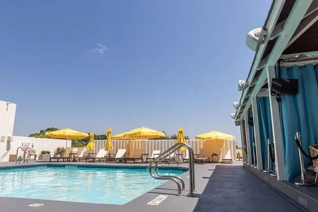 The Starling Atlanta Midtown, Curio Collection by Hilton - Havuz