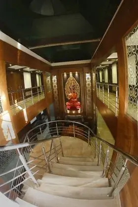 Starz Clarks Inn Mussoorie - İç Mekan