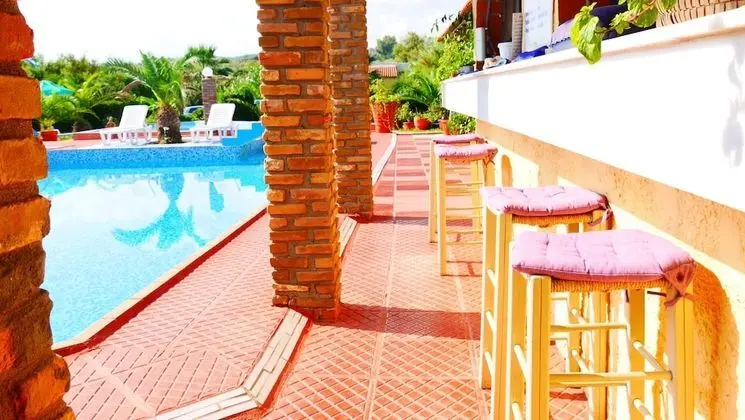 Stavros Villas and Apartments - Havuz