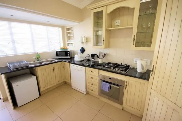 Stay 2 Live Groenkloof - Mutfak