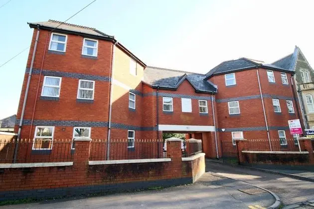 Stay In Cardiff Canton St. John's Court Apartment