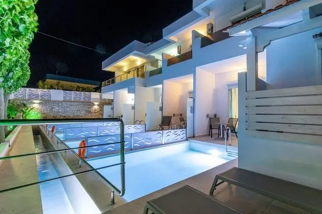 Stay Helios - Aparts & Pool Suites - Oda Düzeni