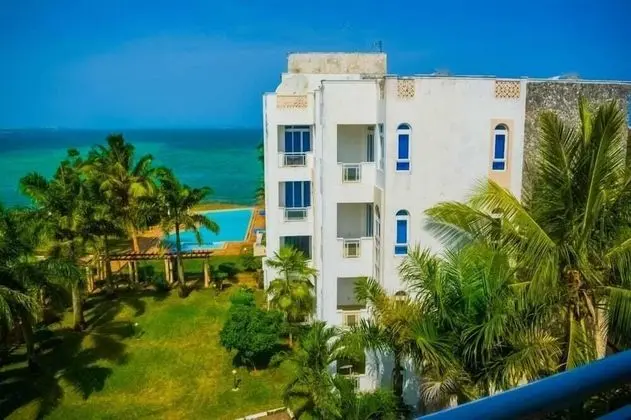 Stay.Plus Almasi Beachfront Apartments - Dış Mekan
