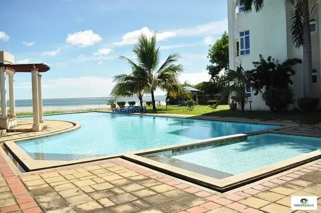 Stay.Plus Almasi Beachfront Apartments - Havuz