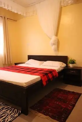 Stay.Plus Ebony Mara House