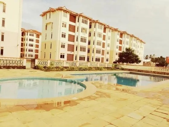 Stay.Plus Mtwapa Holiday Maisonnette - Havuz