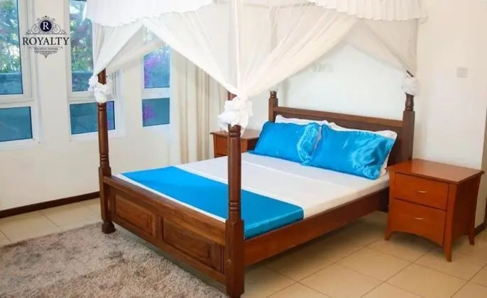 Stay.Plus Nyali Beachfront Apartment - Oda