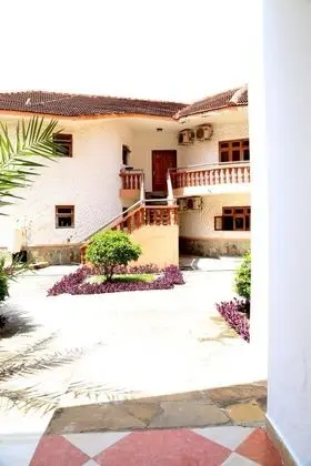 Stay.Plus Shanzu Beachfront Apartment - Dış Mekan