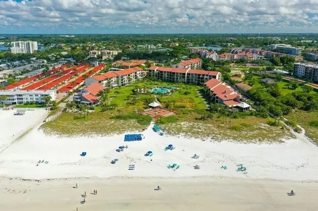 Stay Siesta Dunes, Accommodation 300; by Beachside Management