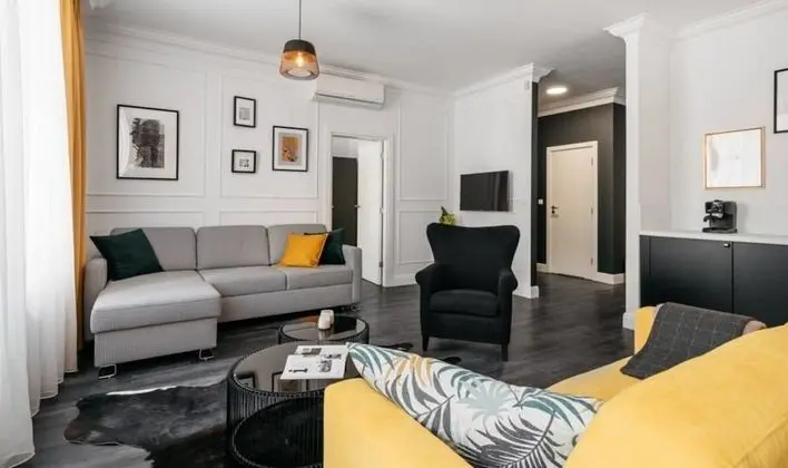 Stay in Sunny Very Spacious Modern Home in Old Town Free Airport Pick UP - Öne Çıkan Resim