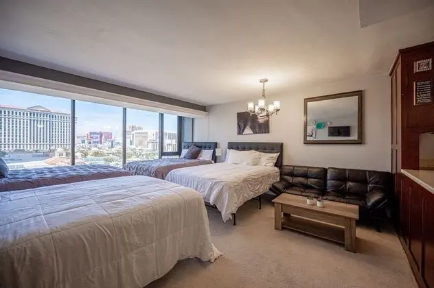 Stay together on the strip - 8 comfy beds w/view - Oda Düzeni