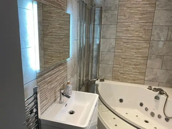 Stay With Empire- Dickson Road - Spa