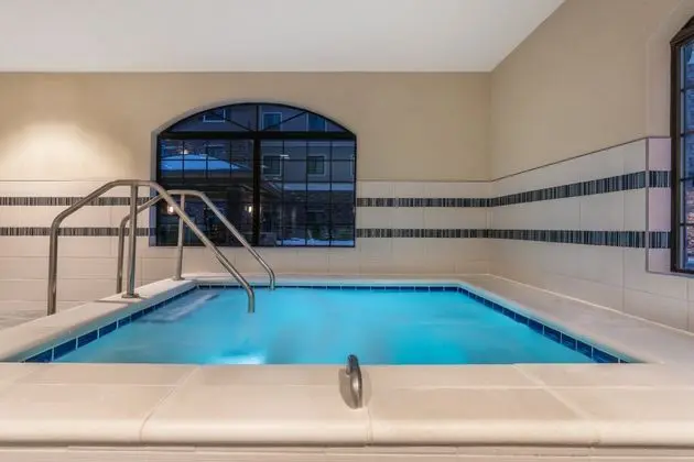 Staybridge Suites Anchorage - Havuz