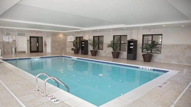 Staybridge Suites Auburn Hills - Crossing Drive - Havuz