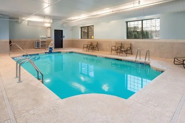 Staybridge Suites Buffalo Amherst - Havuz