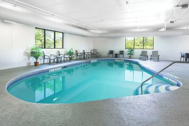 Staybridge Suites Buffalo - Havuz
