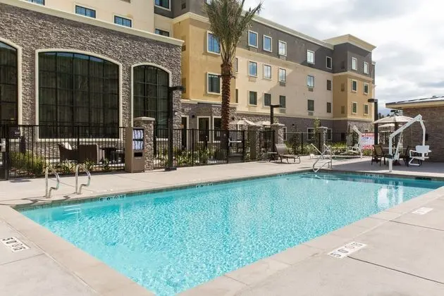 Staybridge Suites Corona South - Havuz