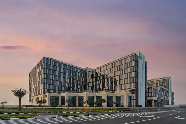 Staybridge Suites Dubai Al-Maktoum Airport, an IHG Hotel - Dış Mekan