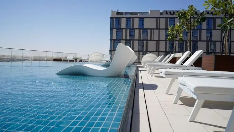 Staybridge Suites Dubai Al-Maktoum Airport, an IHG Hotel - Havuz