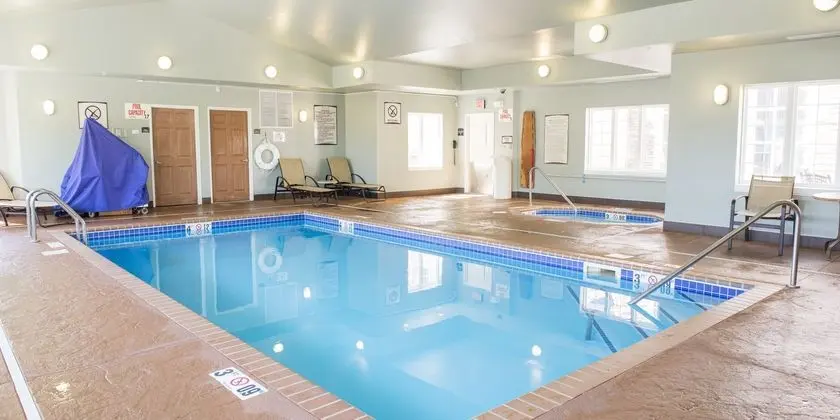 Staybridge Suites Fargo - Havuz