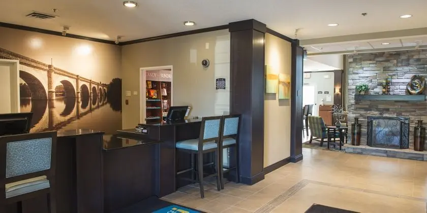 Staybridge Suites Fargo - Lobi