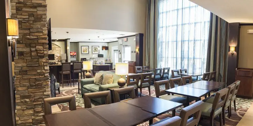 Staybridge Suites Fargo - Yeme / İçme