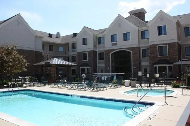 Staybridge Suites Grand Rapids-Kentwood - Havuz