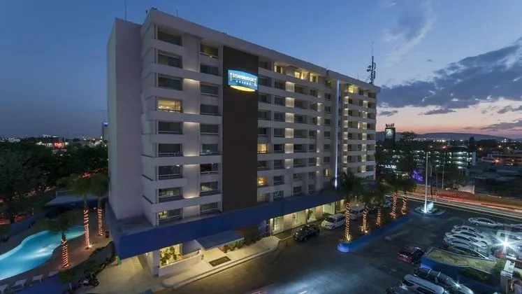 Staybridge Suites Guadalajara Expo