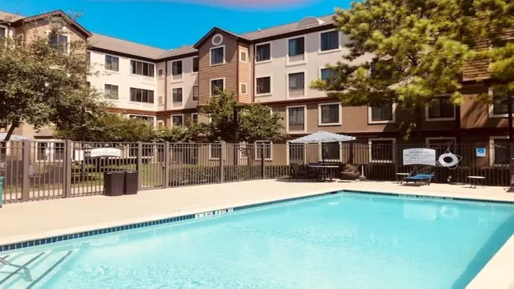 Staybridge Suites Houston West Energy Corridor - Havuz