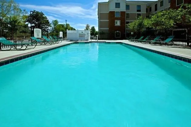 Staybridge Suites Indianapolis-Airport, an IHG Hotel - Havuz