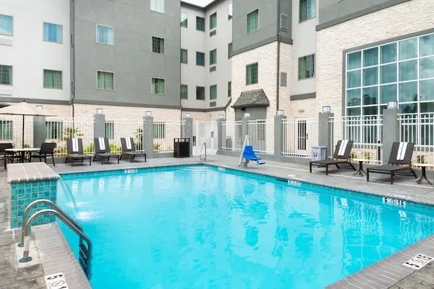 Staybridge Suites Lake Charles, an IHG Hotel - Havuz