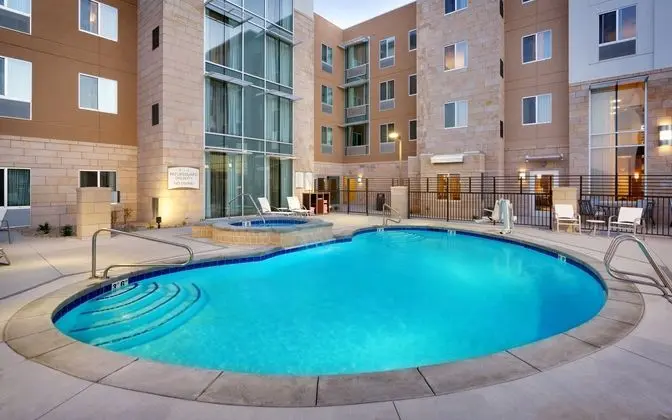 Staybridge Suites Lehi - Havuz