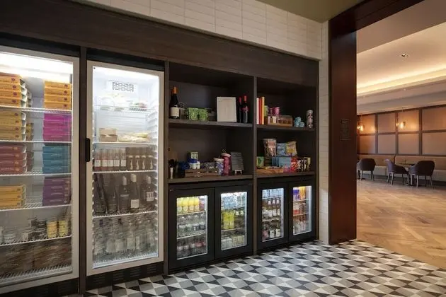 Staybridge Suites London Heathrow - Bath Road, an IHG Hotel - Yerinde Yemek