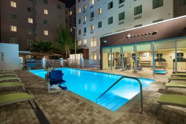 Staybridge Suites Miami International Airport - Havuz
