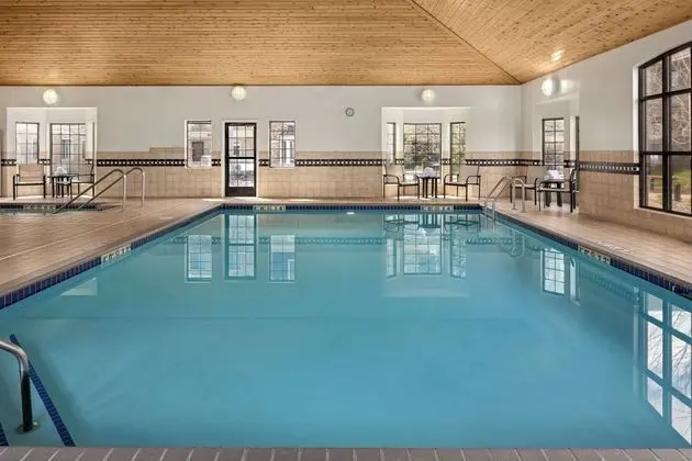 Staybridge Suites MPLS-Maple Grove/Arbor Lakes - Havuz
