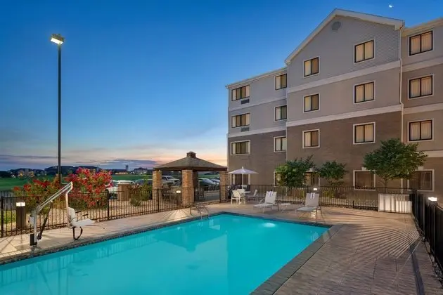 Staybridge Suites Oklahoma City-Quail Springs - Havuz