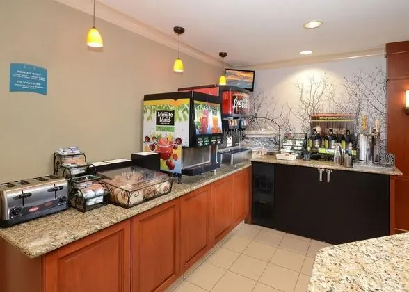 Staybridge Suites Raleigh-Durham APT-Morrisville - Yeme / İçme