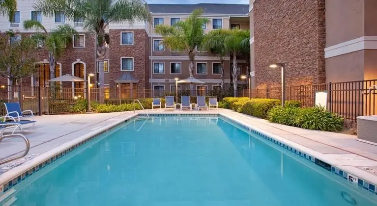 Staybridge Suites Sorrento Mesa - Havuz