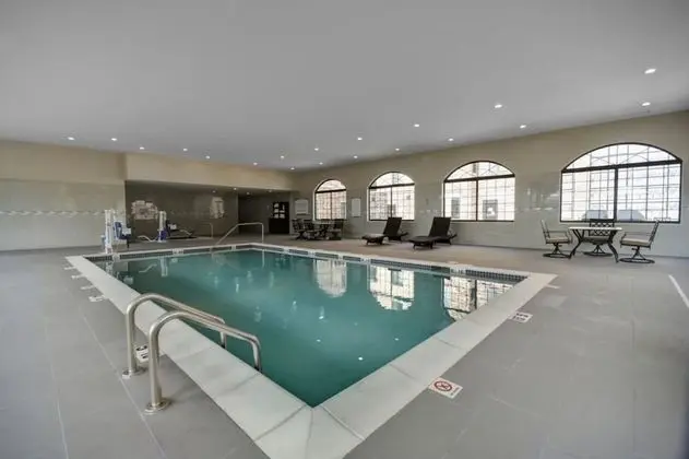 Staybridge Suites Southgate Detriot Area, an IHG Hotel - Havuz