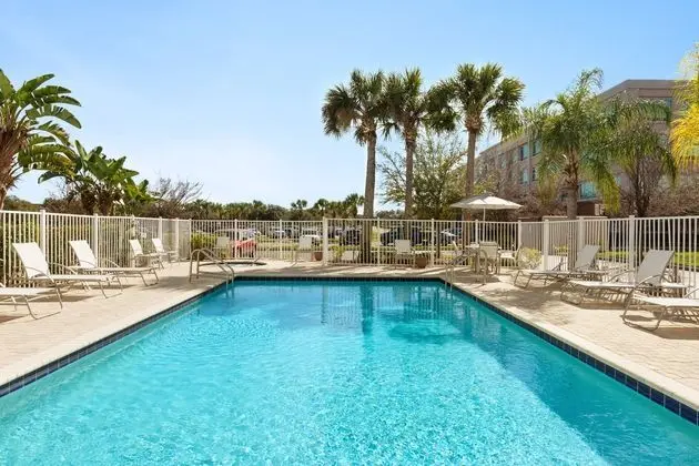 Staybridge Suites Tampa East- Brandon - Havuz