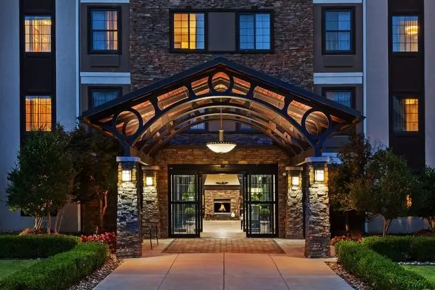 Staybridge Suites Tulsa - Woodland Hills - Dış Mekan