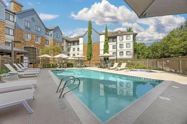 Staybridge Suites Vancouver Portland Metro - Havuz