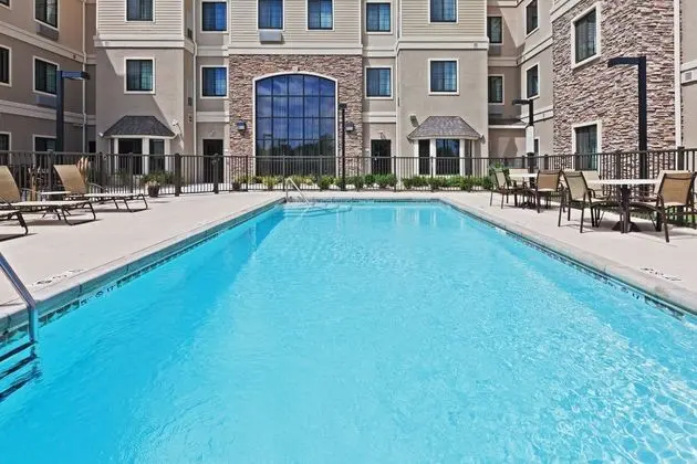 Staybridge Suites Wichita - Havuz